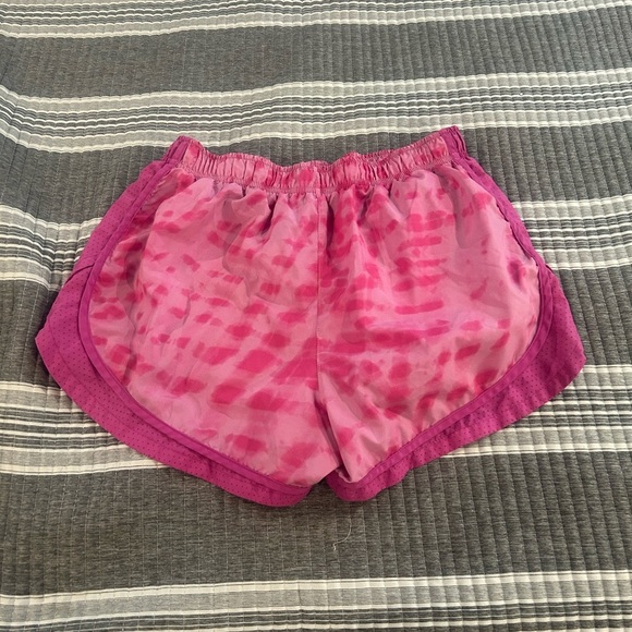 Nike Women's Patterned Pink Athletic Shorts - Picture 6 of 6